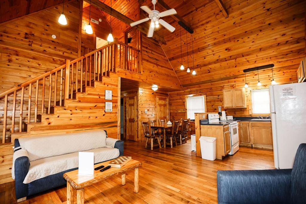 The Cabins At Pine Haven - Beckley Beaver Exterior photo