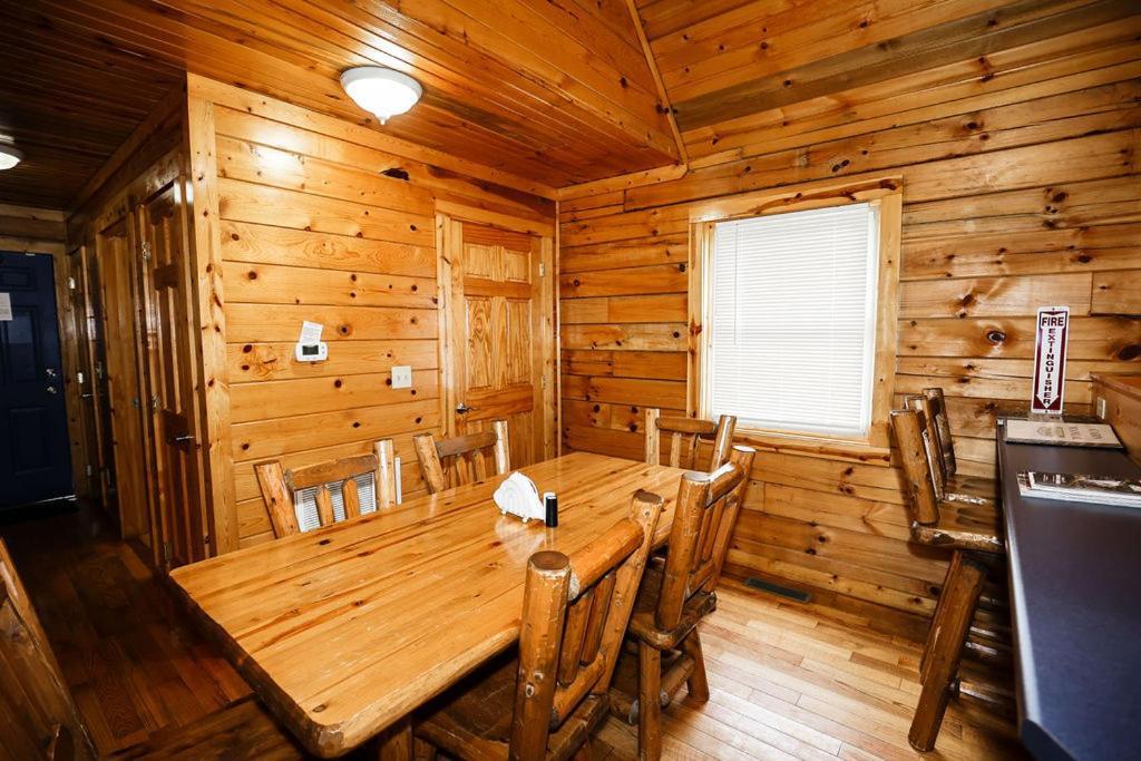 The Cabins At Pine Haven - Beckley Beaver Exterior photo